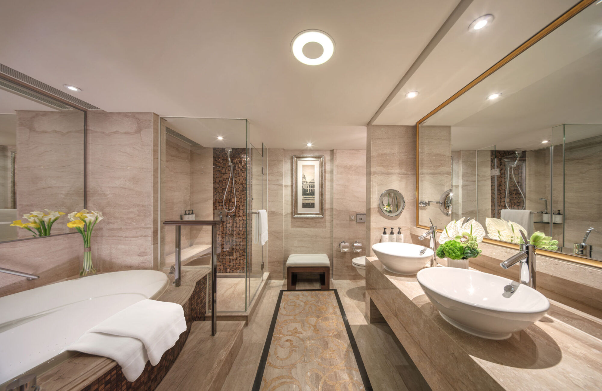 Grand Stanford Signature Suite Bathroom