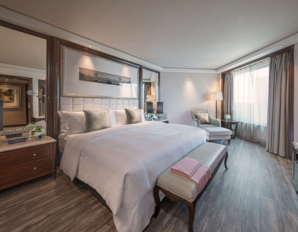 Grand Stanford Signature Suite Bedroom