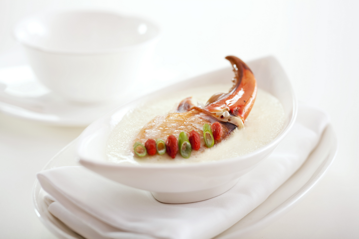 Hoi King Heen - Steamed crab claw with egg white in Far Dew Chinese wine 海景軒 - 花雕蛋白蒸蟹拑_1500x1000