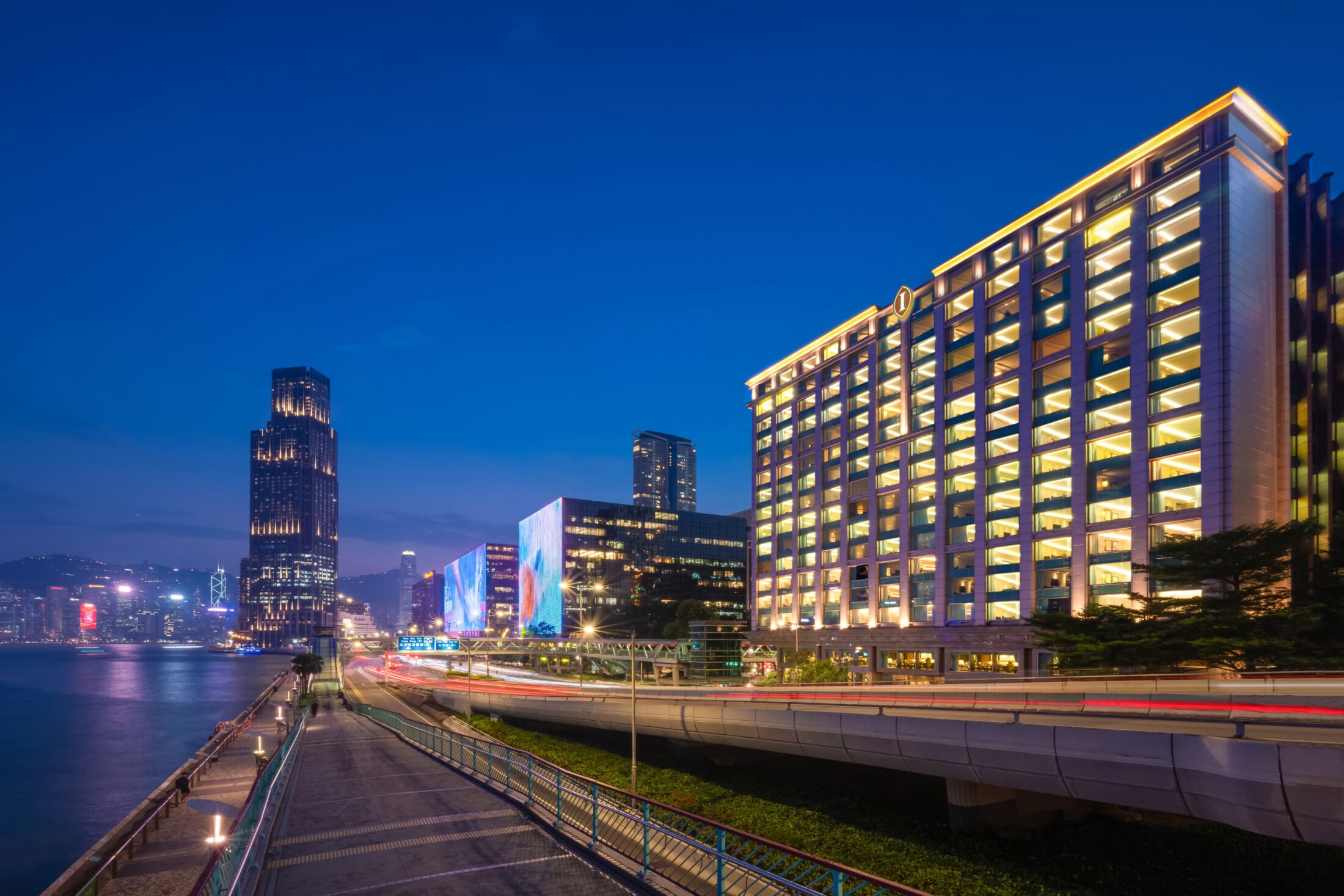 Hotel Exterior - Magic Hour 酒店外觀 - 黃昏_with logo_edit_v3